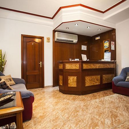 Pension Carrera Madrid Buitenkant foto