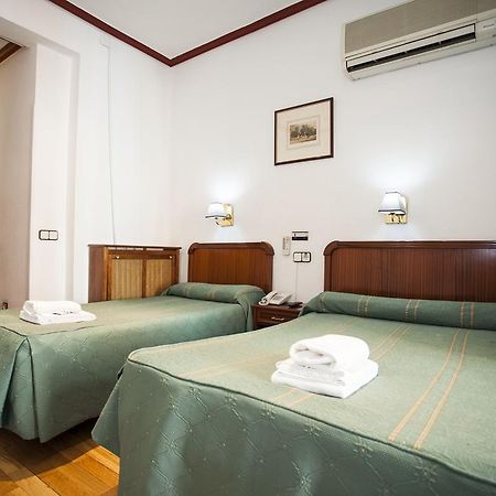 Pension Carrera Madrid Buitenkant foto