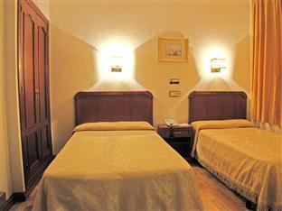 Pension Carrera Madrid Buitenkant foto
