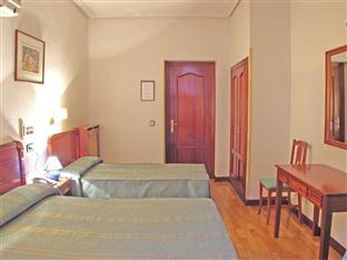 Pension Carrera Madrid Buitenkant foto