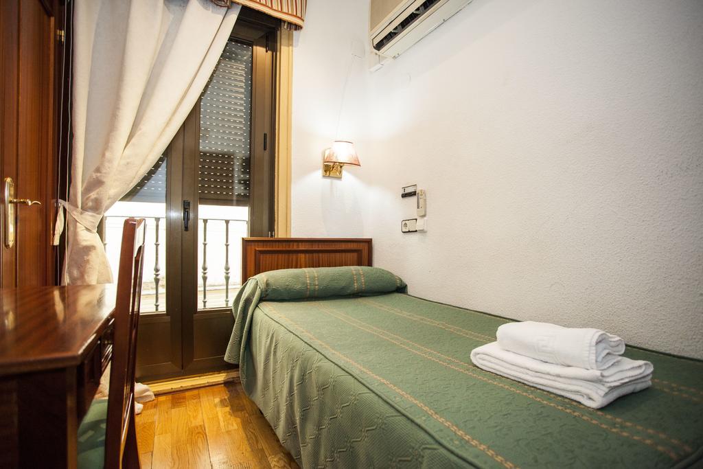 Pension Carrera Madrid Kamer foto