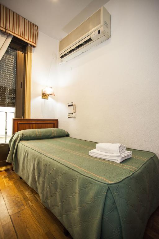 Pension Carrera Madrid Kamer foto