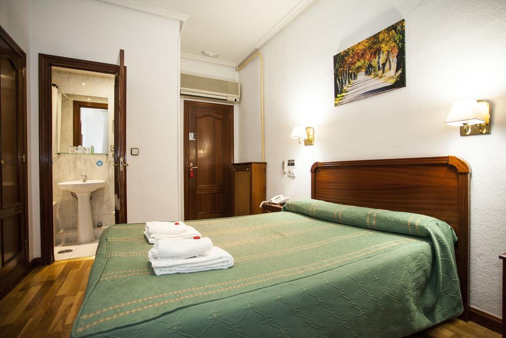 Pension Carrera Madrid Kamer foto