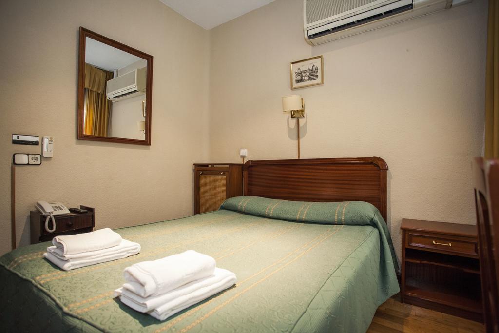 Pension Carrera Madrid Kamer foto