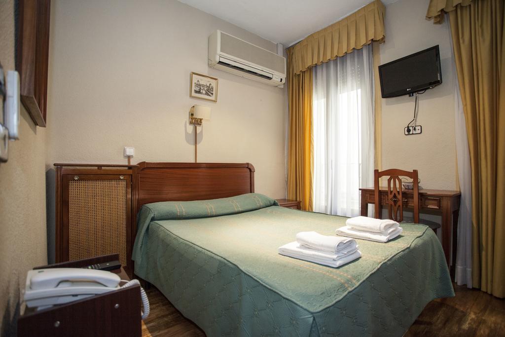 Pension Carrera Madrid Kamer foto