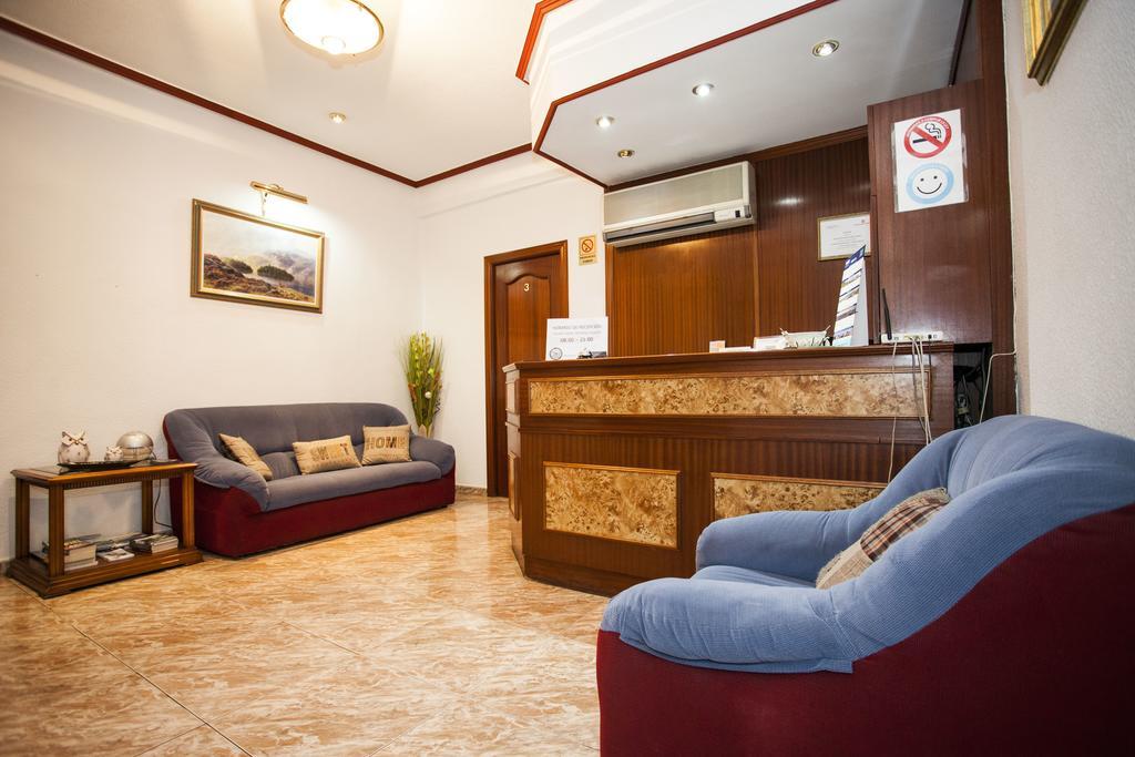 Pension Carrera Madrid Buitenkant foto