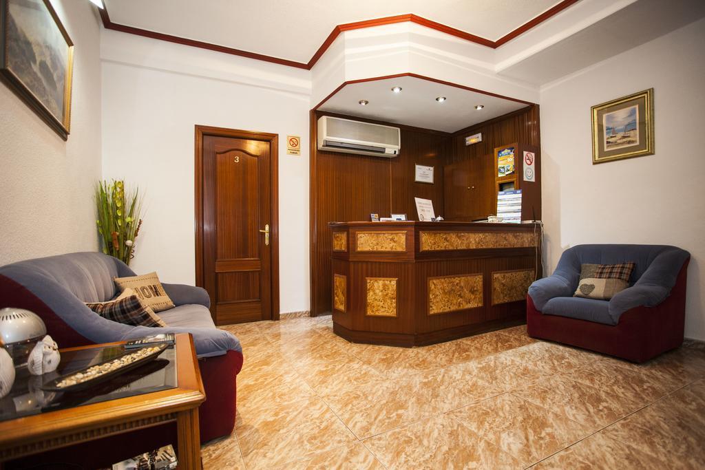 Pension Carrera Madrid Buitenkant foto