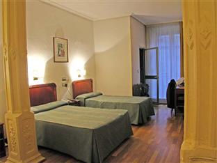 Pension Carrera Madrid Buitenkant foto